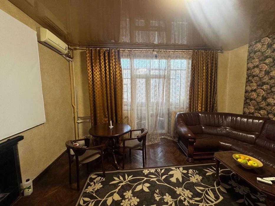 Selling a 2-room apartment in the city center