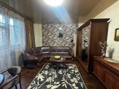 Selling a 2-room apartment in the city center