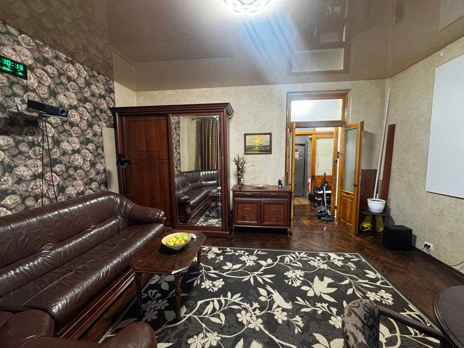 Selling a 2-room apartment in the city center