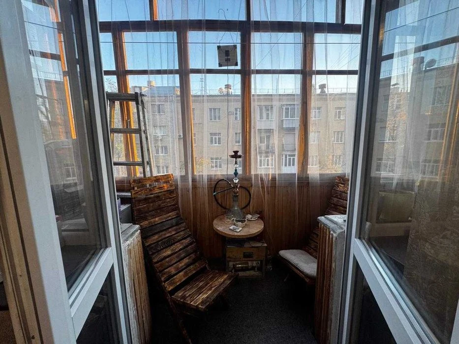 Selling a 2-room apartment in the city center