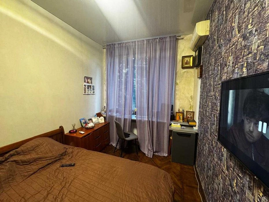 Selling a 2-room apartment in the city center