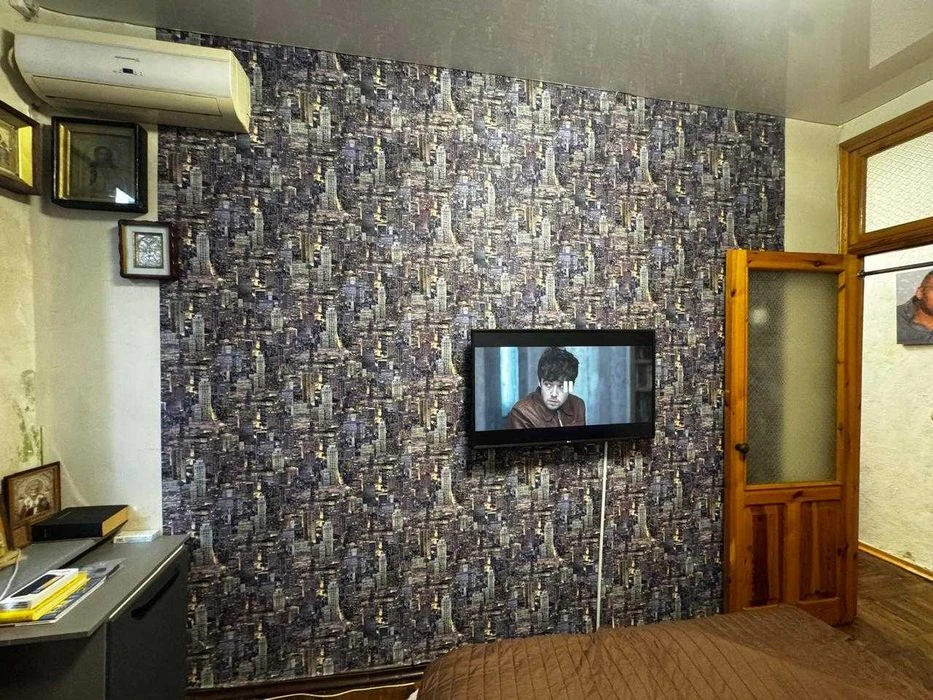 Selling a 2-room apartment in the city center
