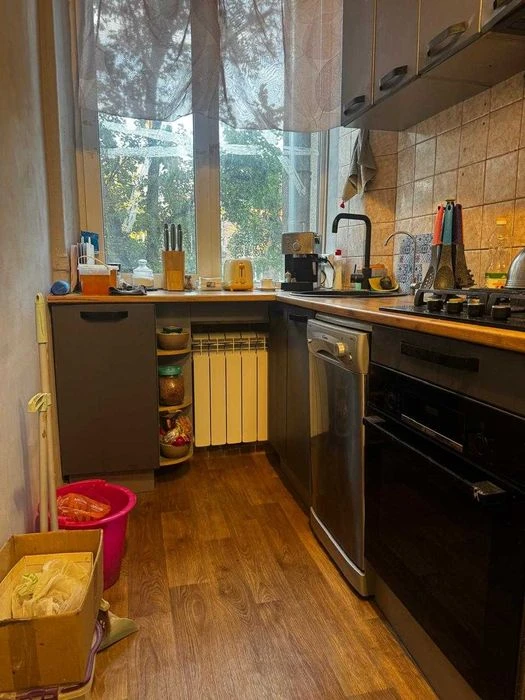 Selling a 2-room apartment in the city center