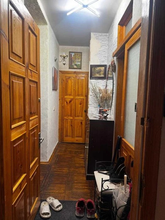 Selling a 2-room apartment in the city center