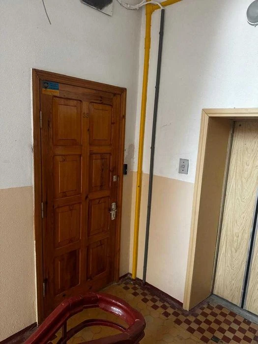 Selling a 2-room apartment in the city center