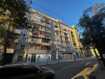 Selling a 2-room apartment in the city center