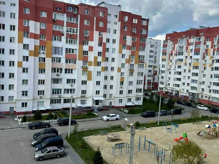 Apartment. Kharkiv, Peremohy Avenue.
