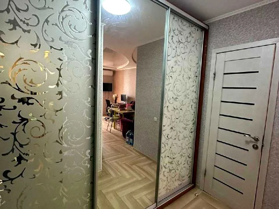 Apartment. Kharkiv, Peremohy Avenue.