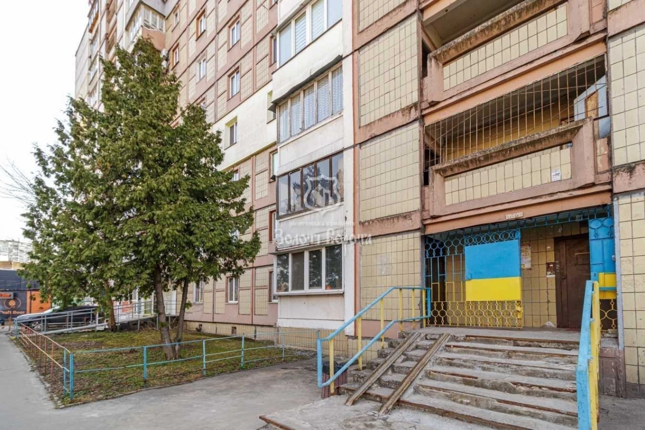 Sale of a 3-room apartment of 74.4 m², Akademika Efremova str.