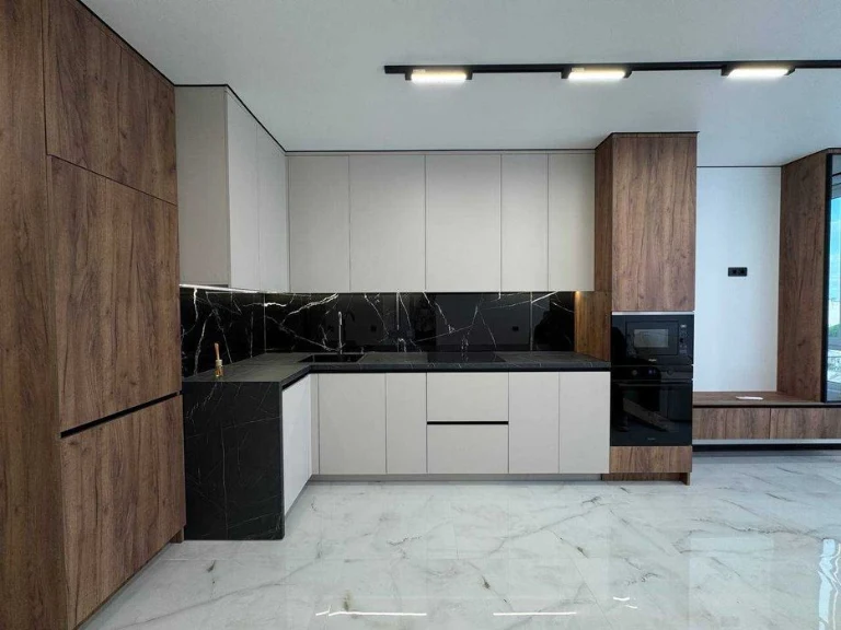 Selling a one-room apartment near the city lake!