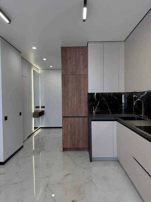 Selling a one-room apartment near the city lake!