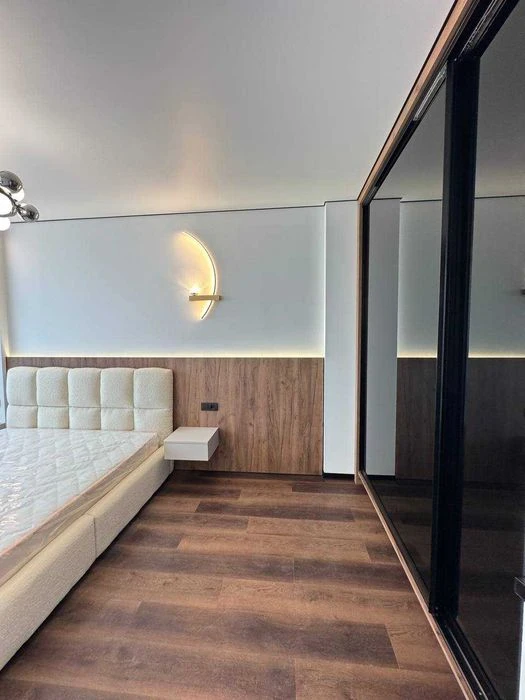 Selling a one-room apartment near the city lake!