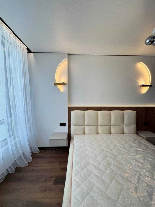 Selling a one-room apartment near the city lake!