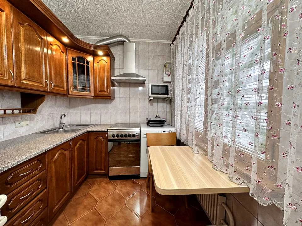 Apartment. Kharkiv, Peremohy Avenue.