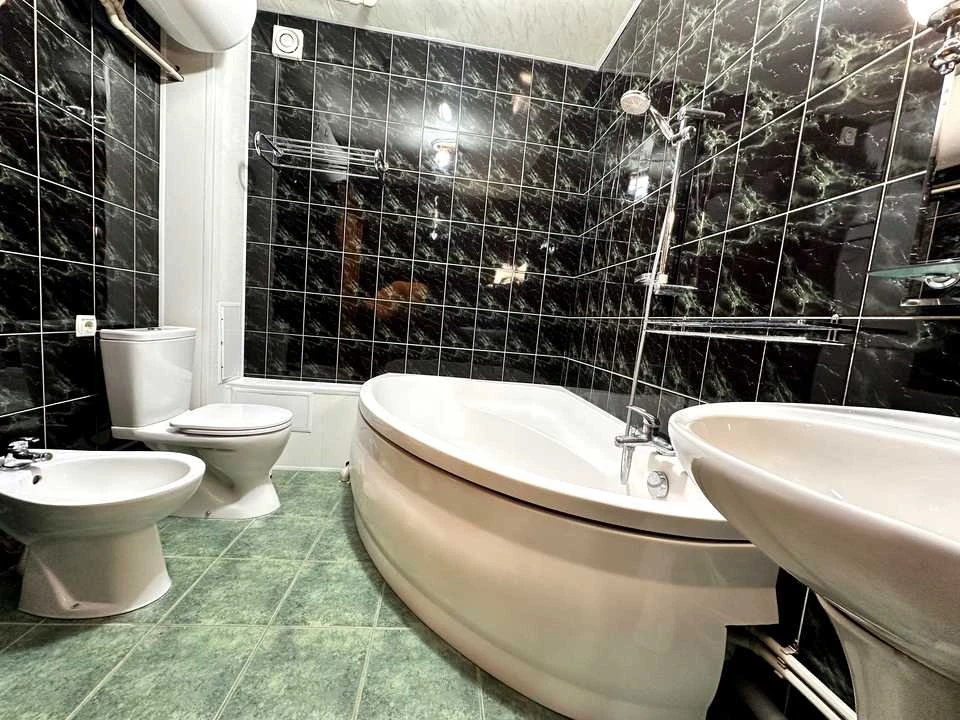 Apartment. Kharkiv, Peremohy Avenue.