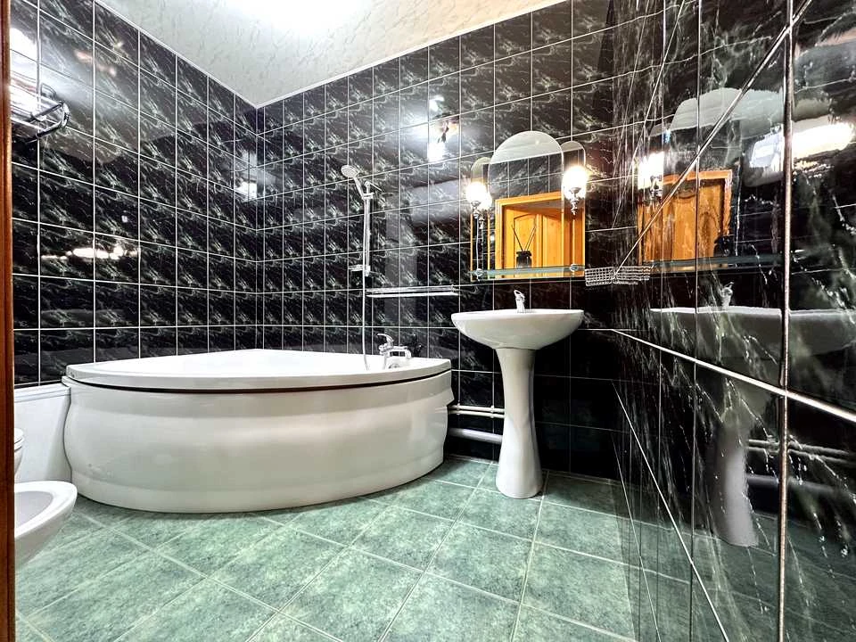 Apartment. Kharkiv, Peremohy Avenue.