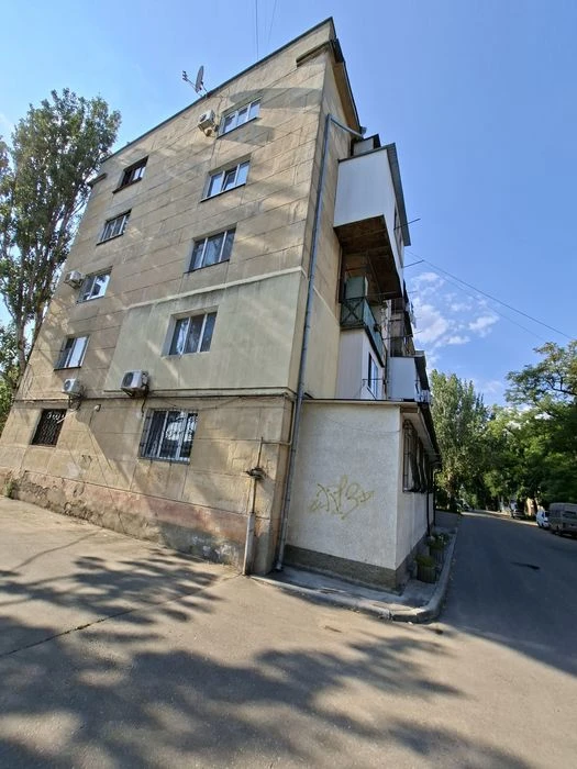 Продам двухкомнатную на Фабричной