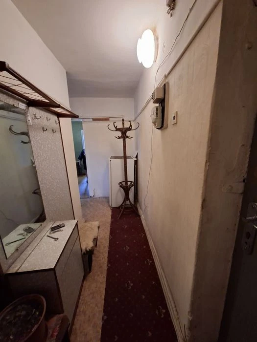 Продам двухкомнатную на Фабричной