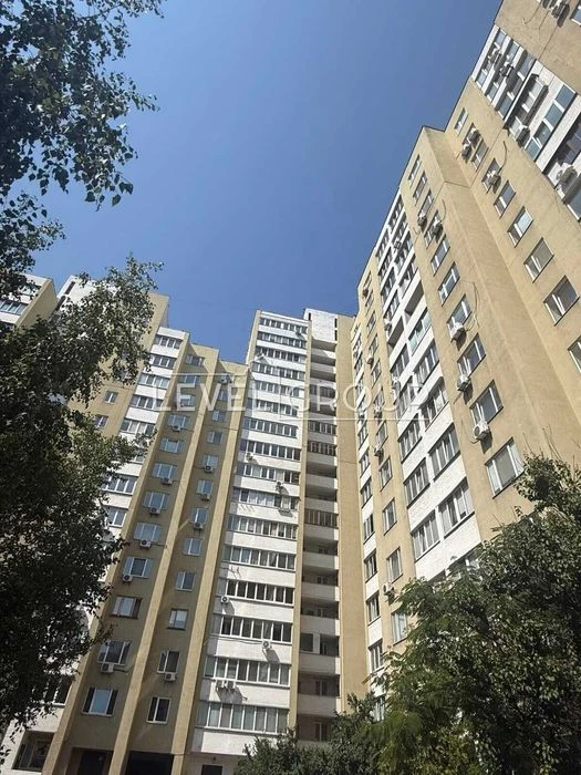 Продаж 3-кімнатної квартири за адресою Харківське шосе, 58а/