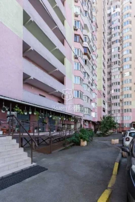 3-room apartment for sale 96.5 m², Mykola Zakrevskoho St.