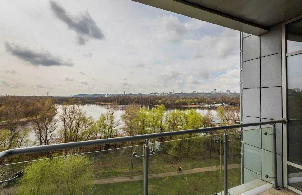 Продам квартиру (125м2)з авторським ремонтом та видом на Дні