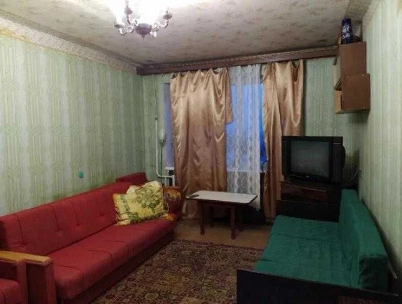 Продам 1 к. ізольовану квартиру метро 10 хв пішки