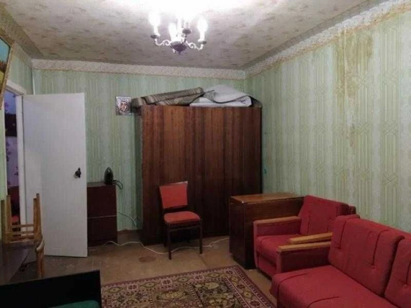 Продам 1 к. ізольовану квартиру метро 10 хв пішки