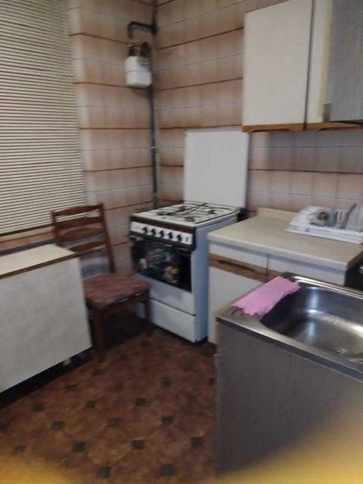 Продам 1 к. ізольовану квартиру метро 10 хв пішки