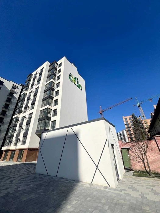 Простора 2-кімнатна квартира — ЖК Липки-2, поруч озеро та па