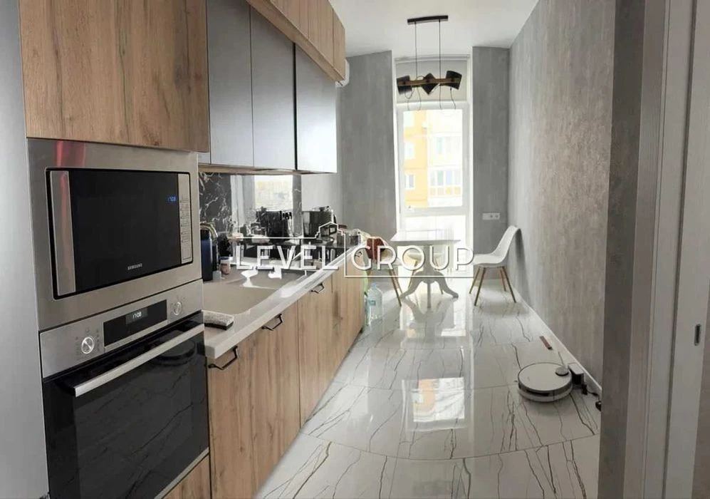 Smart Plaza Obolon residential complex 2-room apartment, Minska metro station