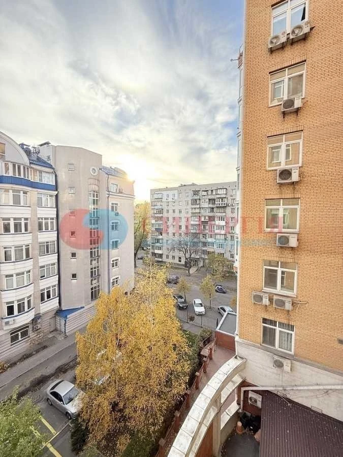 Продаж 3-кімнатної квартири 128 м², Почайнинська вул., 70