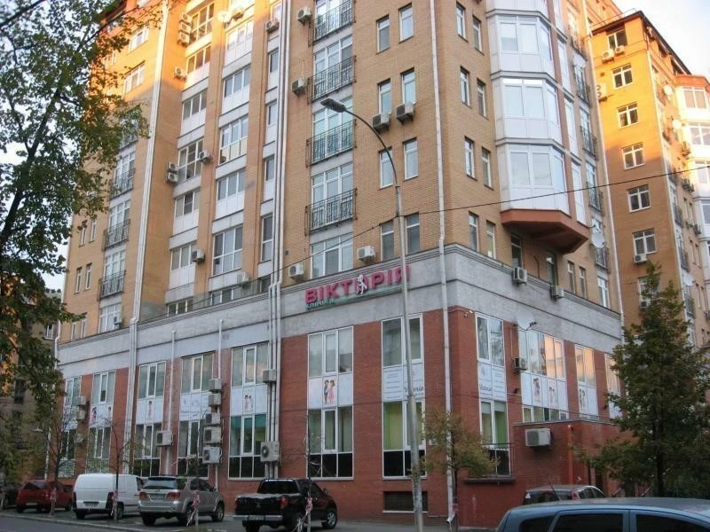 Продаж 3-кімнатної квартири 128 м², Почайнинська вул., 70