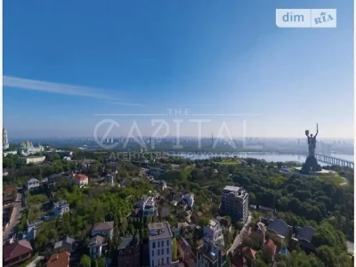 Продаж 2к квартири 50 кв. м на вул. Старонаводницька 42-44 •