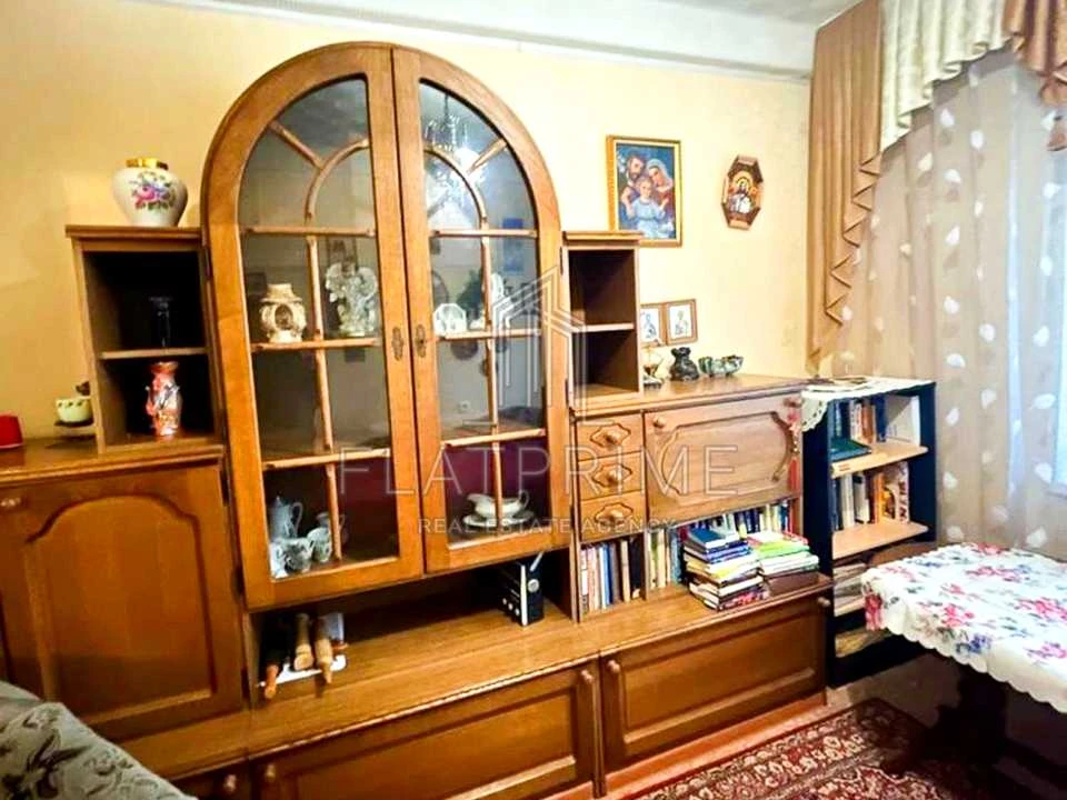 Квартира. Киев, Жюля Верна бульв. (Ромена Роллана)