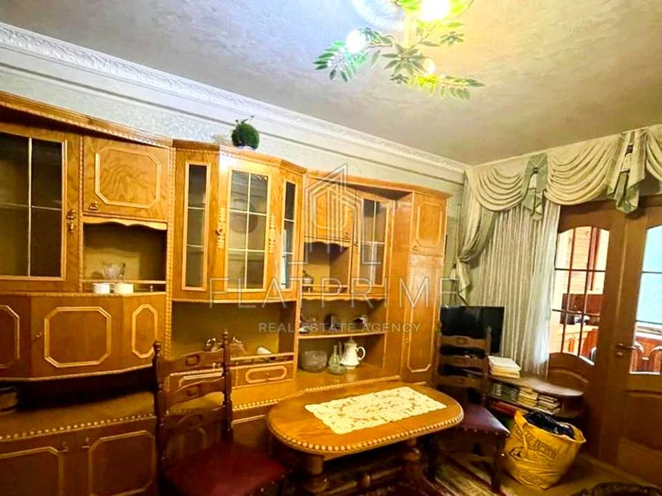 Квартира. Киев, Жюля Верна бульв. (Ромена Роллана)