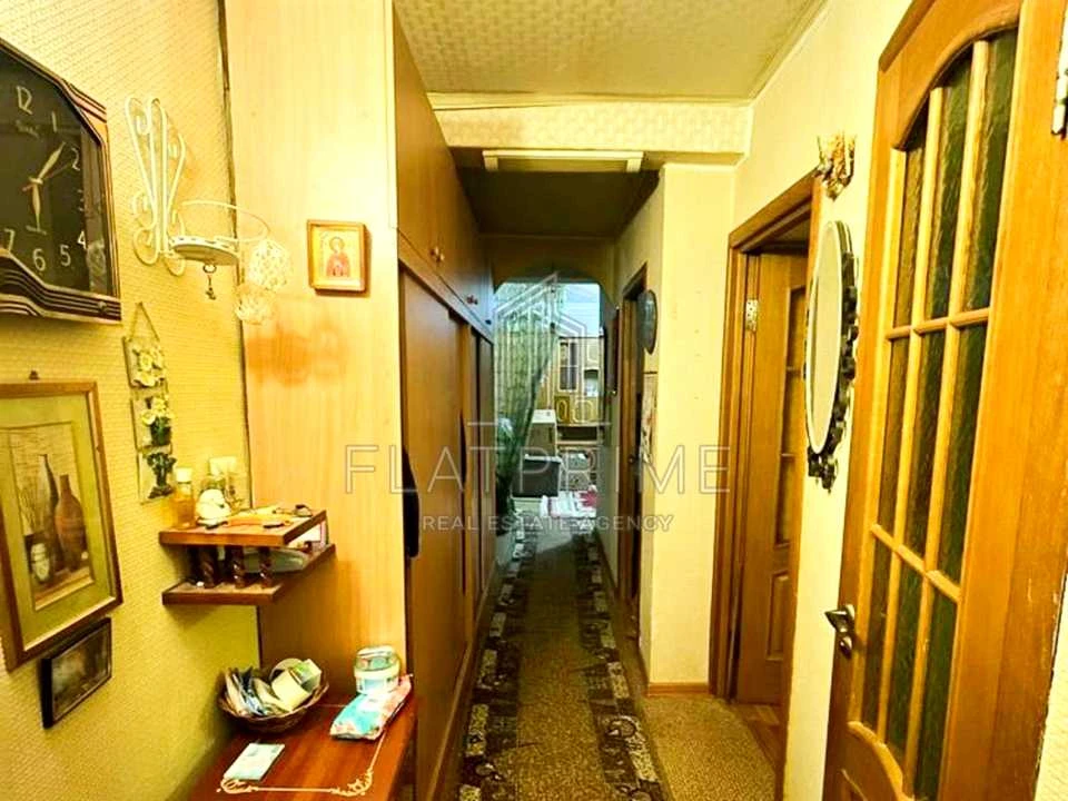 Квартира. Киев, Жюля Верна бульв. (Ромена Роллана)