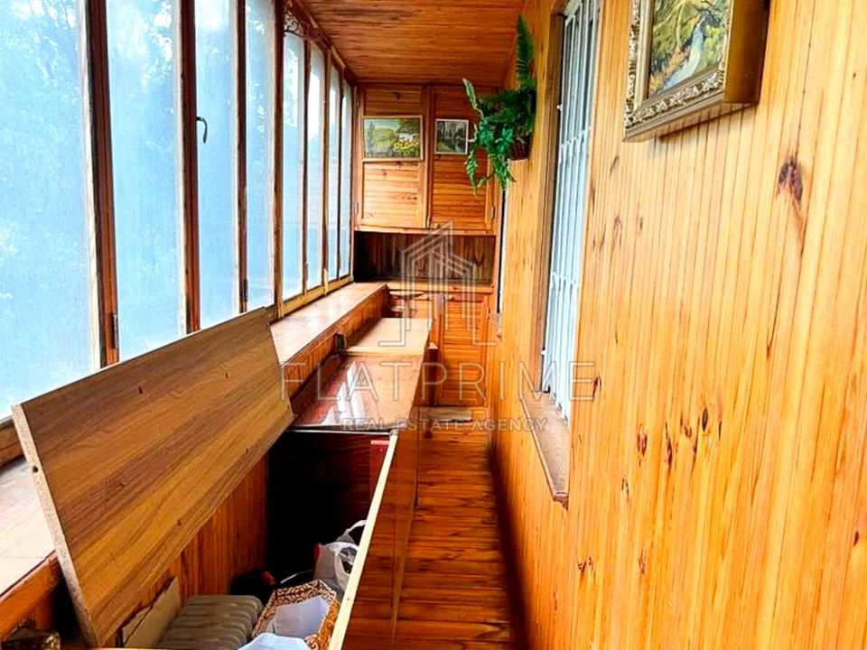 Квартира. Киев, Жюля Верна бульв. (Ромена Роллана)