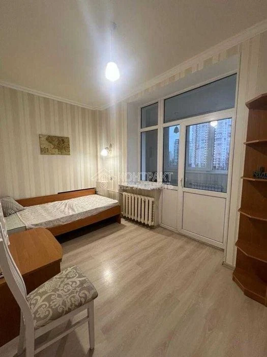 Selling 3 rooms at the Derzhprom center, metro station Nauky, certificate voucher Dana