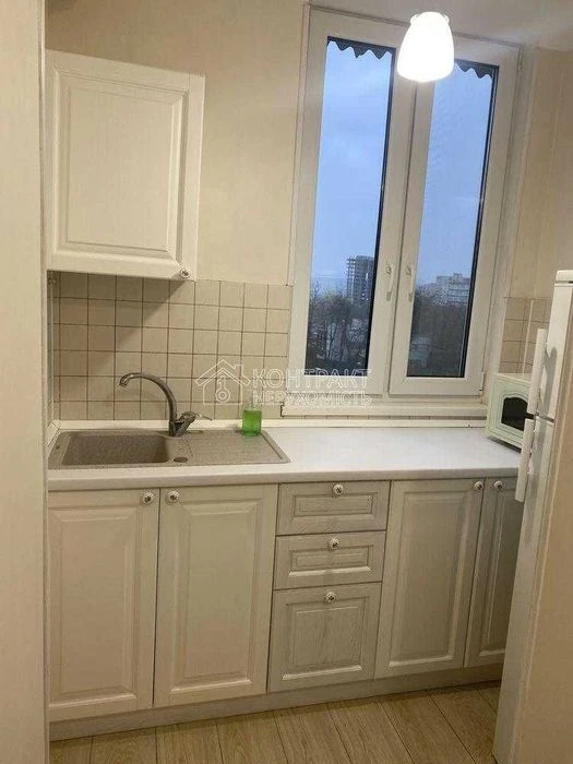 Selling 3 rooms at the Derzhprom center, metro station Nauky, certificate voucher Dana