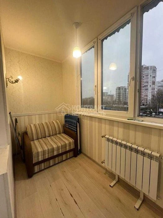 Selling 3 rooms at the Derzhprom center, metro station Nauky, certificate voucher Dana