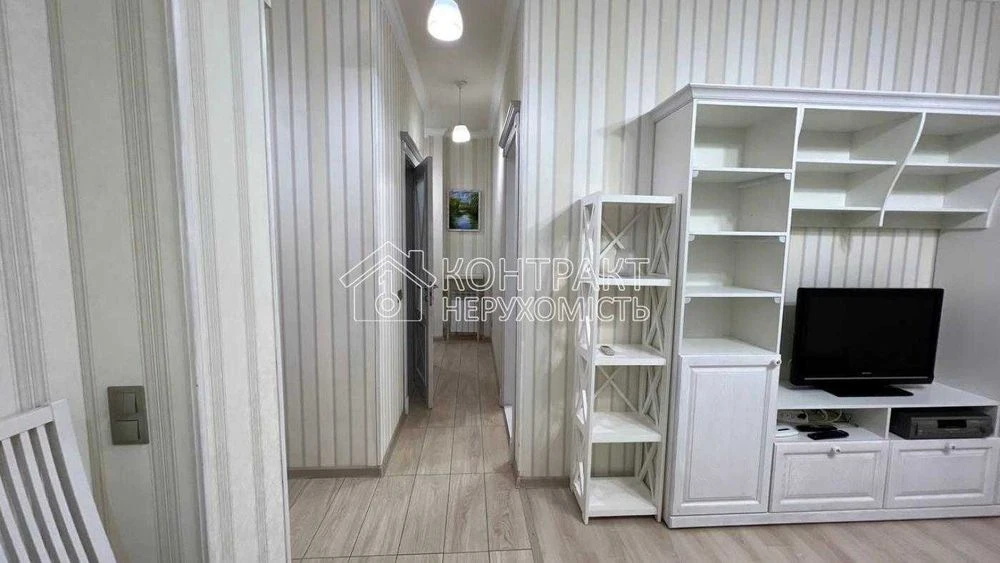 Selling 3 rooms at the Derzhprom center, metro station Nauky, certificate voucher Dana