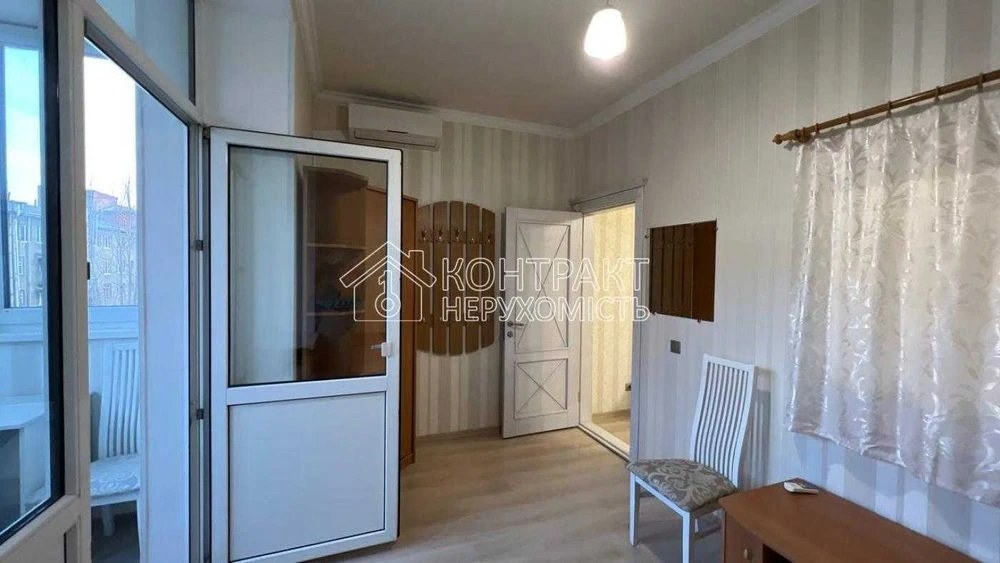 Selling 3 rooms at the Derzhprom center, metro station Nauky, certificate voucher Dana