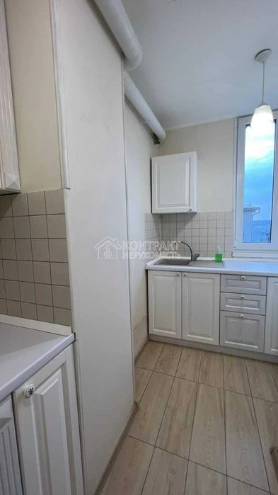 Selling 3 rooms at the Derzhprom center, metro station Nauky, certificate voucher Dana