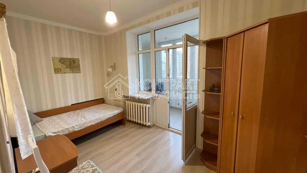 Selling 3 rooms at the Derzhprom center, metro station Nauky, certificate voucher Dana