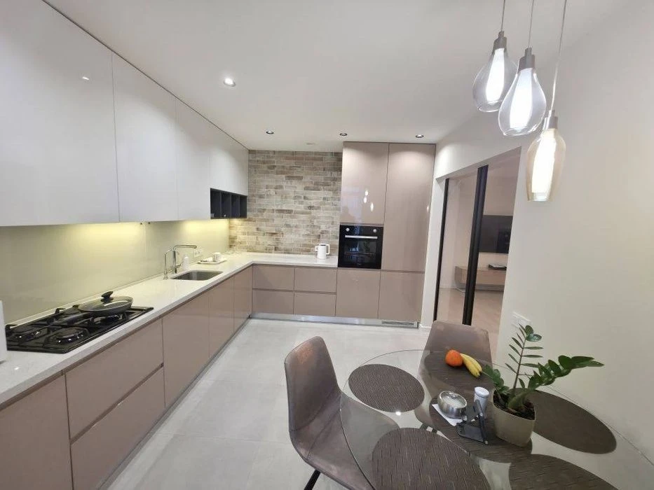 Sale of a designer 3-room apartment of 102m² in the residential complex Schaslyvy (Pidsta