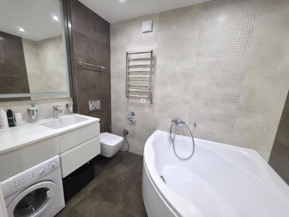 Sale of a designer 3-room apartment of 102m² in the residential complex Schaslyvy (Pidsta