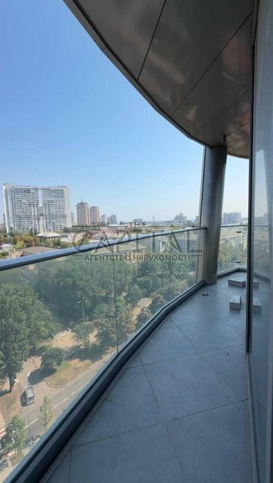 NO COMMISSION! DISCOUNT! One-room apartment for sale in premium