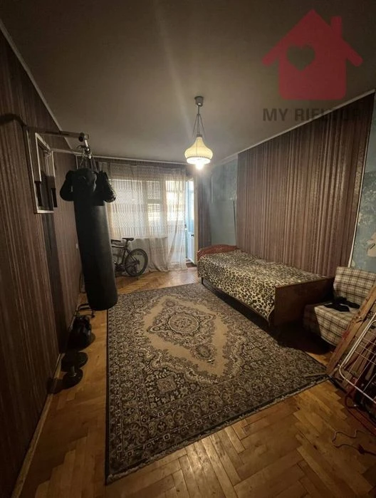 Продаж трикімнатної квартири по вул.Міцкевича
