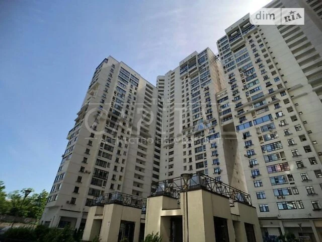 Продаж 2к квартири 118 кв. м на вул. Коновальця Євгена 44А •