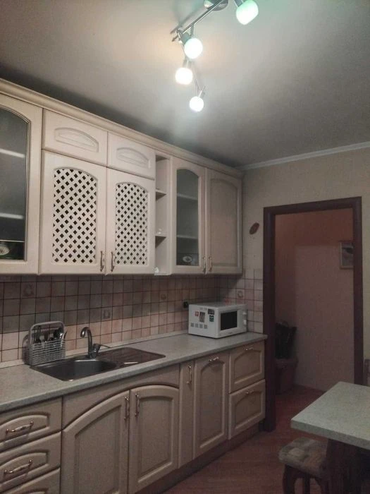Exclusive! 3-room apartment for sale in Gorizont neighborhood, 13 Bolshaya Koltsevaya St.